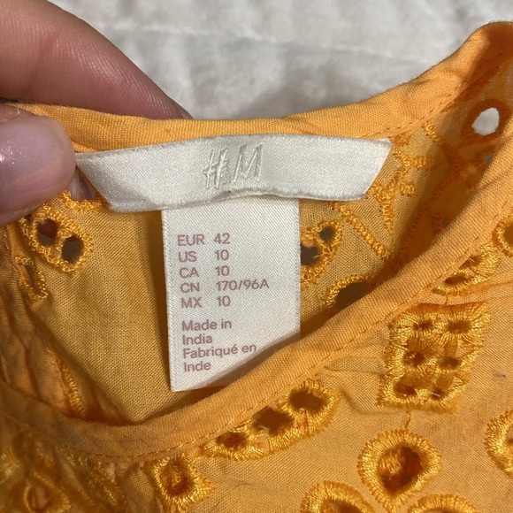 H&M Eyelet Ruffle Puff Sleeve Top Medium - Picture 6 of 8